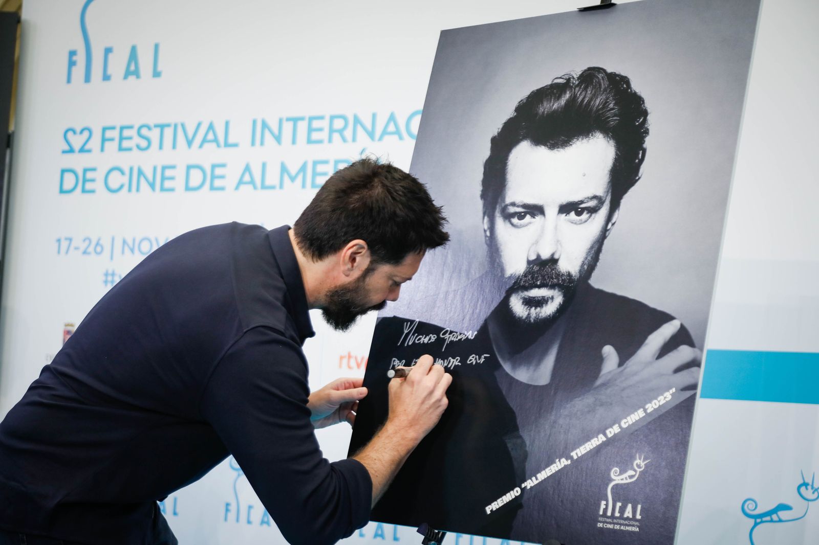 Imágenes en el paseo de la fama de Álvaro Morte