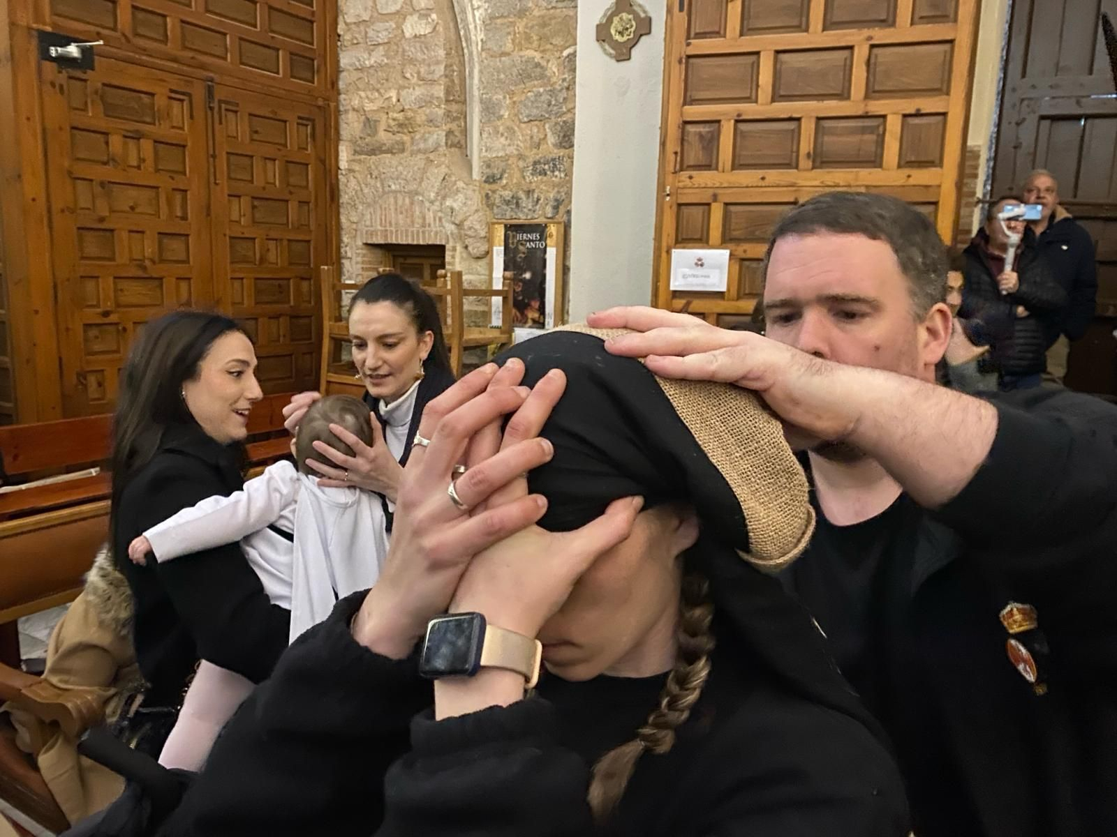 En imágenes: el Santo Sepulcro procesiona su luto por las calles de Jaén capital