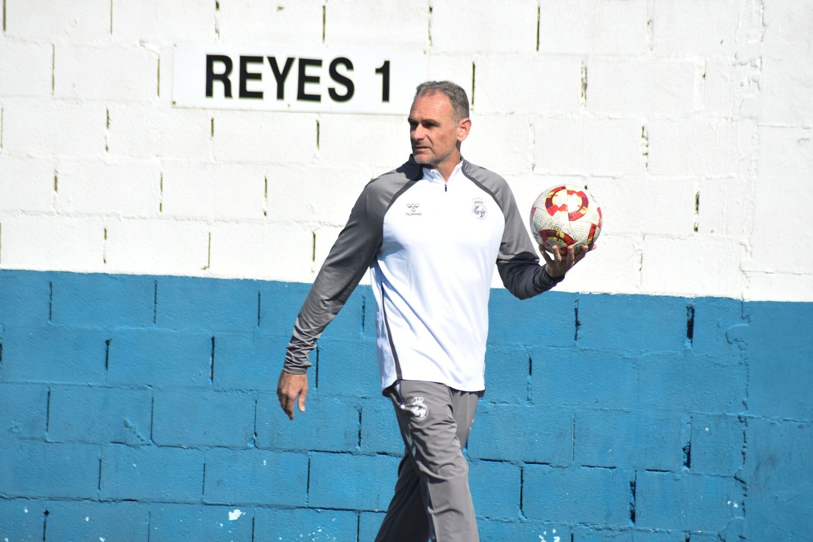 El exfutbolista Carlos Guerra, en su primer entrenamiento al frente de la Balona