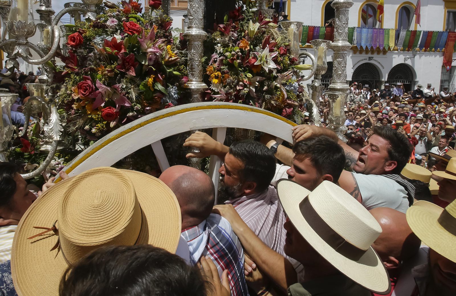 Paso de las Hermandades por Villamanrique