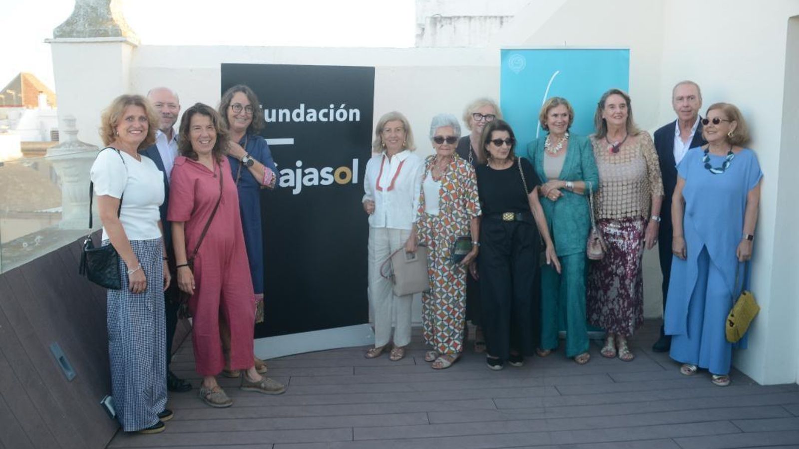 Elena Gilabert, Rafael Perestrello, Asun Casas, Arantsa Morales, Vito Casado, Conchita Gutiérrez, Coral Bejerano, Tere Jiménez, Begoña Aguirregomezcorta. Isabel Sicre, Marcos Arce y Pilar Arias. Elena Gilabert, Rafael Perestrello, Asun Casas, Arantsa Morales, Vito Casado, Conchita Gutiérrez, Coral Bejerano, Tere Jiménez, Begoña Aguirregomezcorta. Isabel Sicre, Marcos Arce y Pilar Arias.