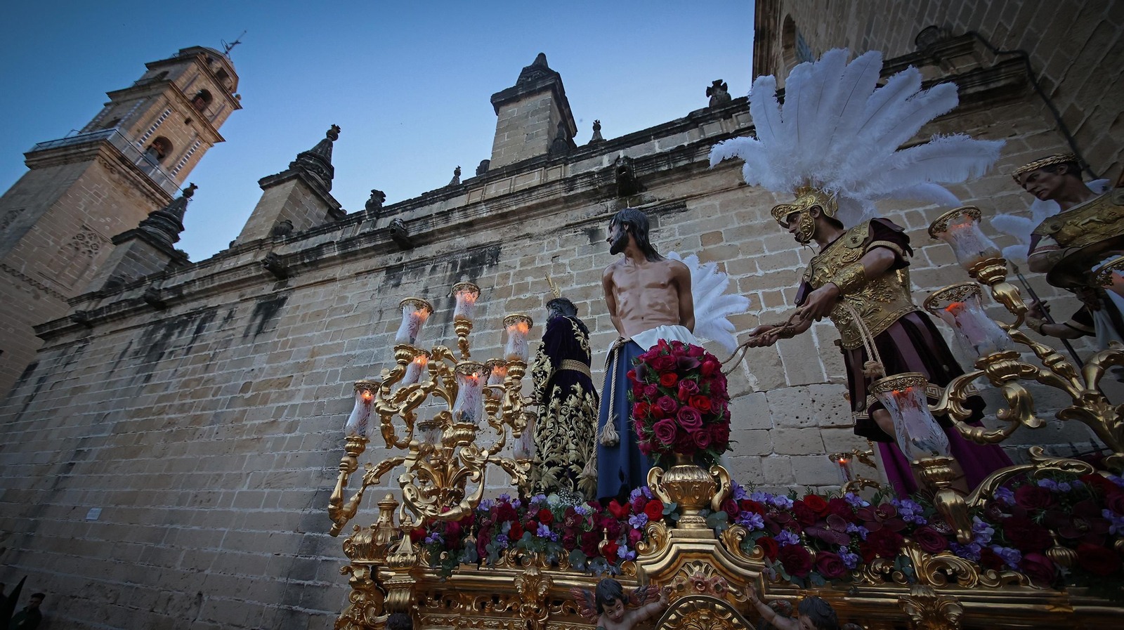Nuestro Padre Jesús de la Sentencia saliendo de la Catedral. Nuestro Padre Jesús de la Sentencia saliendo de la Catedral.