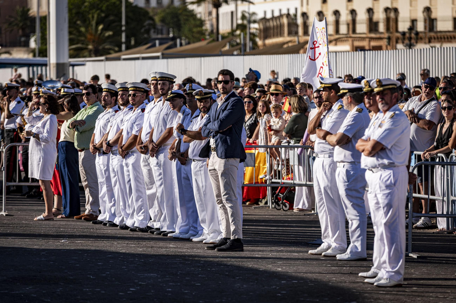 Las imágenes de la llegada del buque 'Juan Sebastián de Elcano' a Cádiz