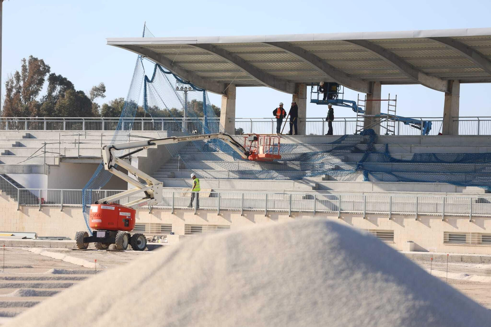 El campo de la ciudad deportiva de Arraijanal ya luce visera