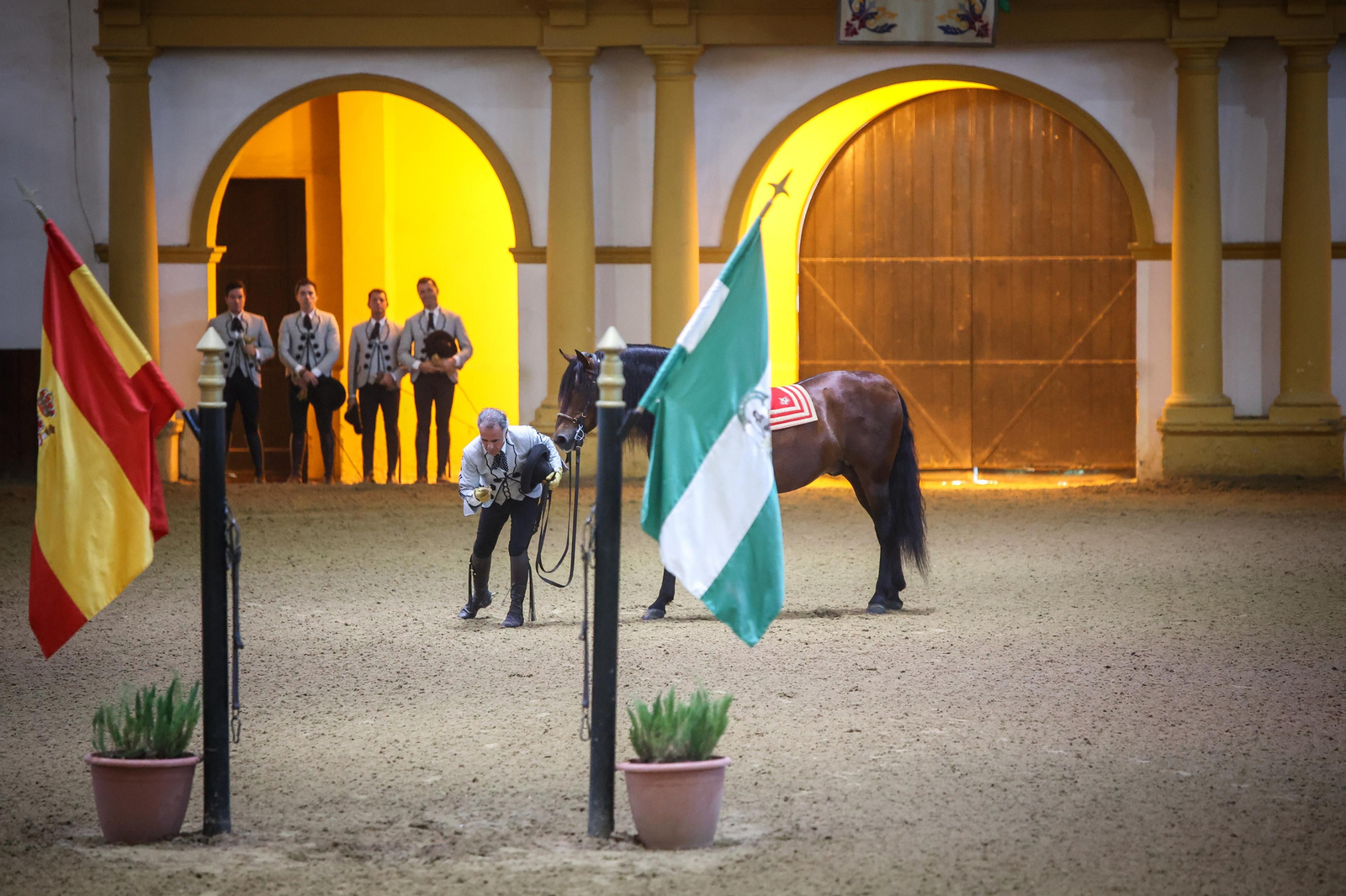 Emotiva despedida del jinete Manolo Ruíz en la Real Escuela