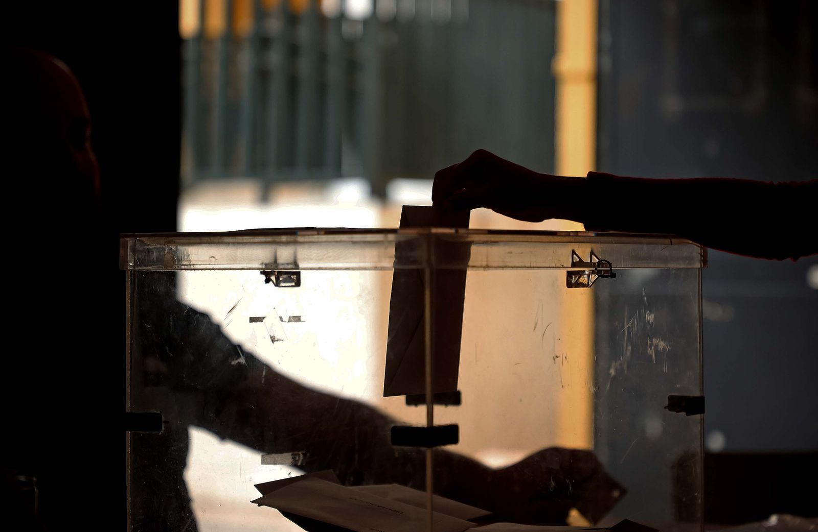 Imágenes de la jornada electoral para el Parlamento Europeo en Algeciras