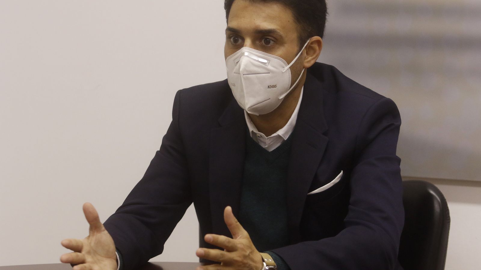 El restaurador, durante la entrevista.