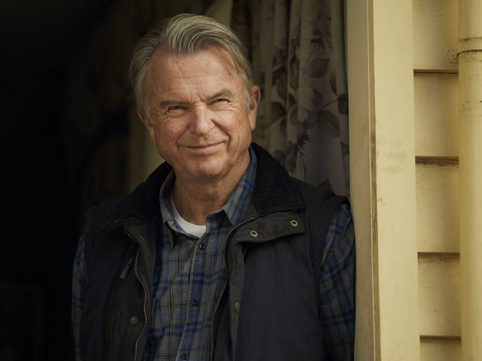 El veterano Sam Neill participa en 'Corre como una chica'.