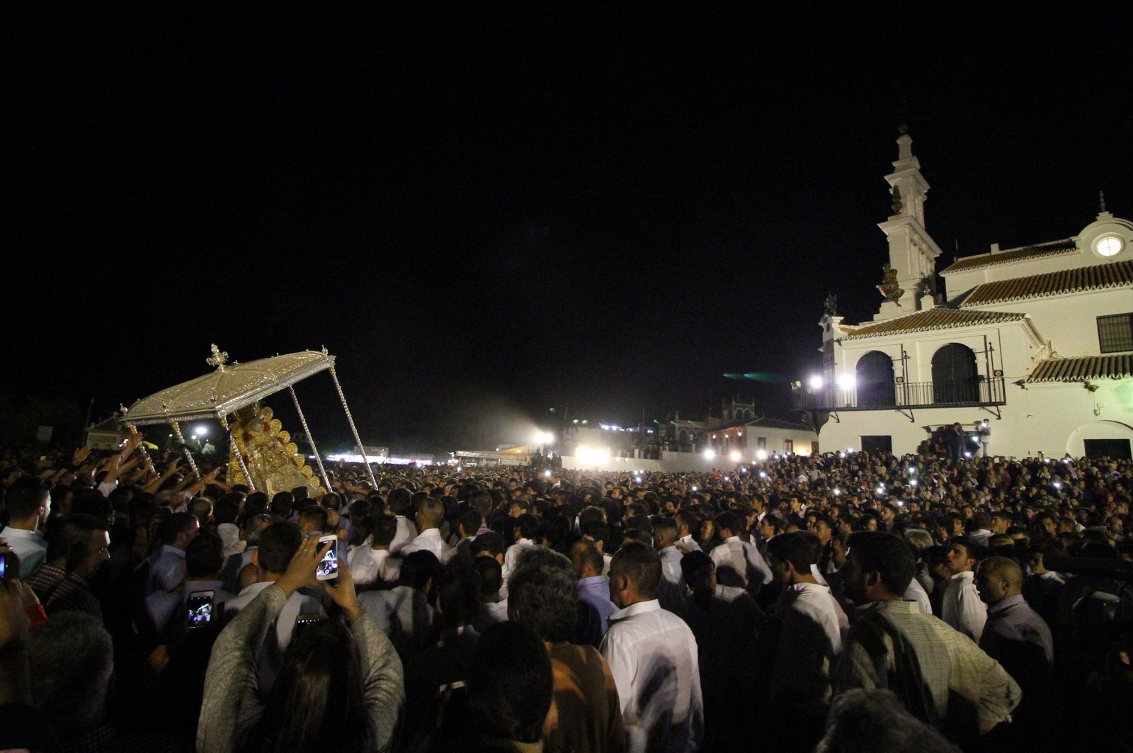 Salto a la reja de los almonteños.