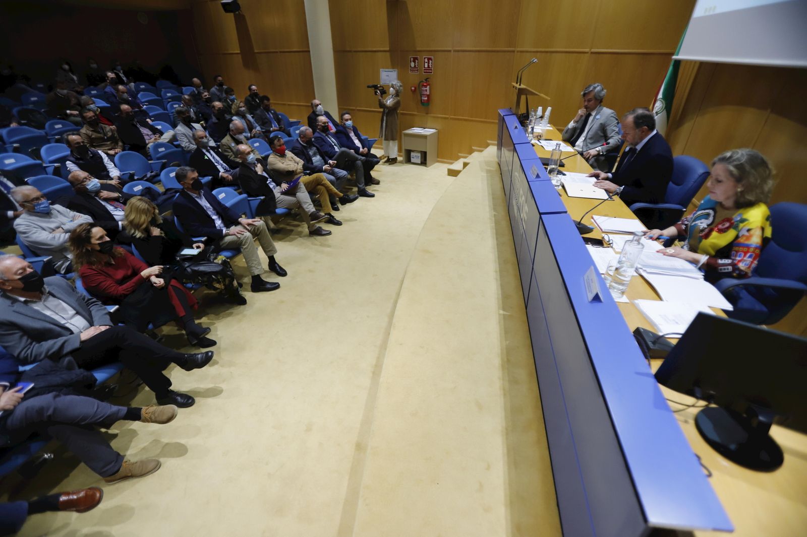 José Luis García-Palacios se dirige a la asamblea general de la FOE.