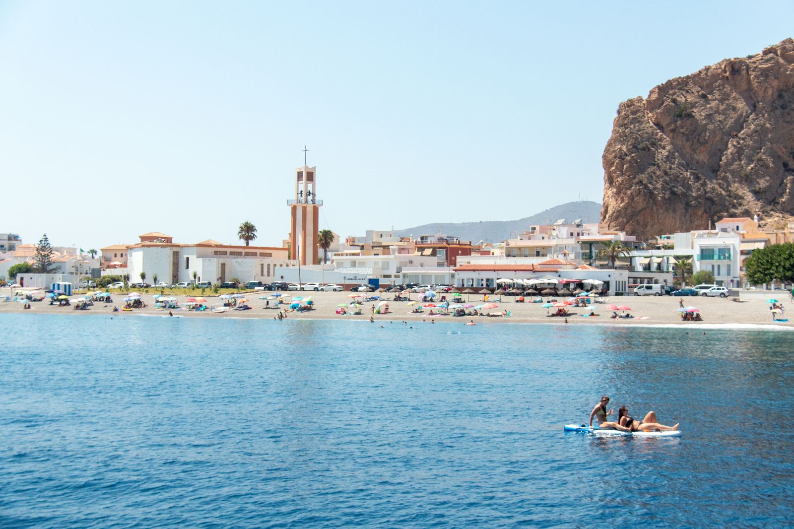 Imagen de archivo de la playa de Calahonda este verano