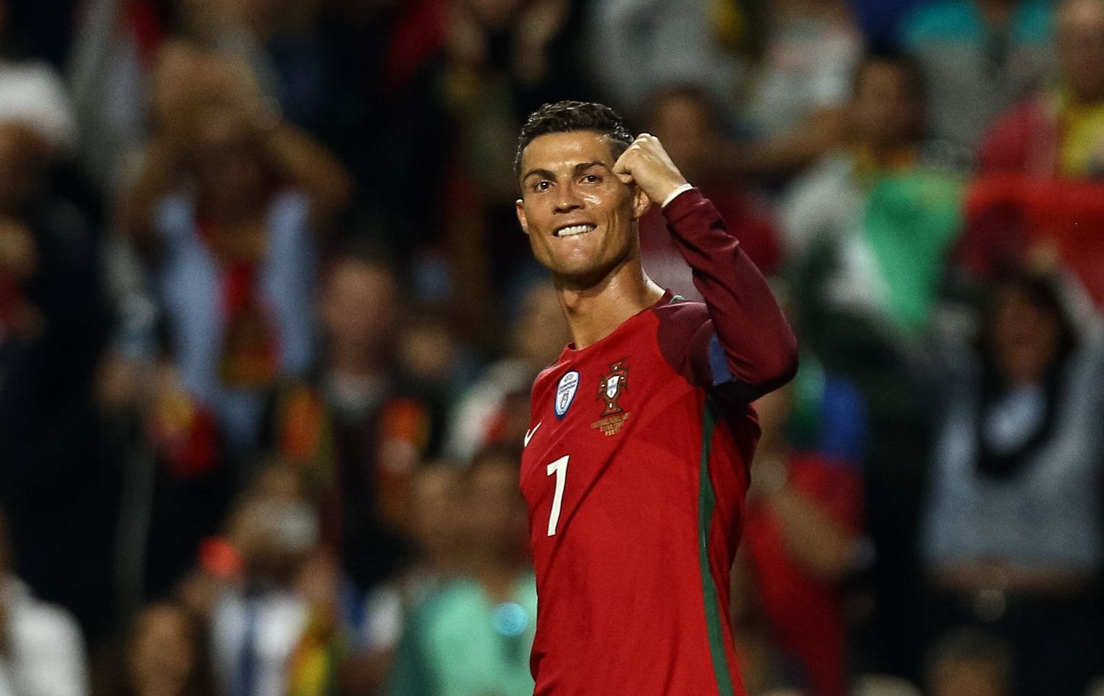 Cristiano celebra uno de sus tantos ante Islas Feroe.