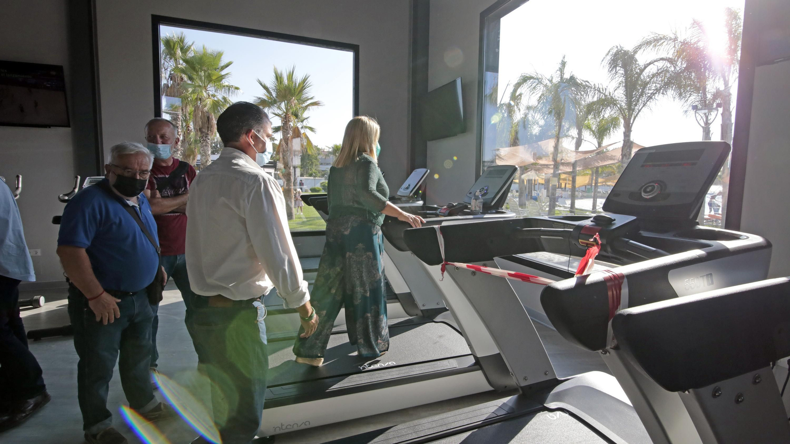 Alcaldesa visita Arena Fitness y Arena Village