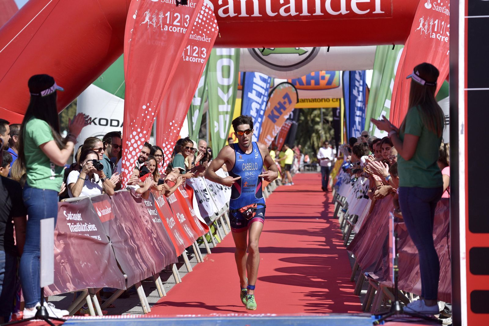 Las imágenes del V Triatlón Puerto de Sevilla