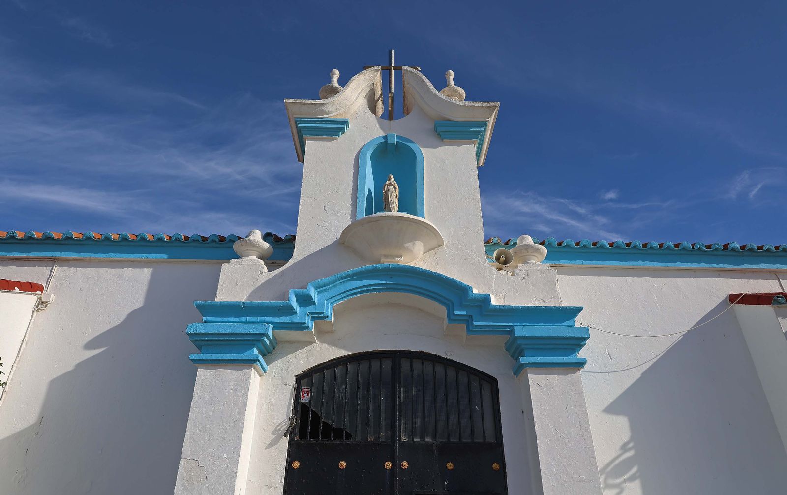 Imágenes de los desperfectos de la iglesia Nuestra Señora del Carmen en La Línea