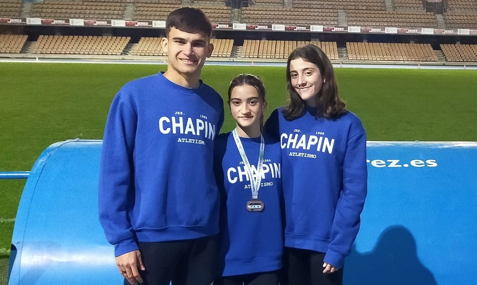Aarón Román, Paula Pozo y Ana Letrán, representantes del Beiman Chapín Jerez en el Nacional de Campo a Través.