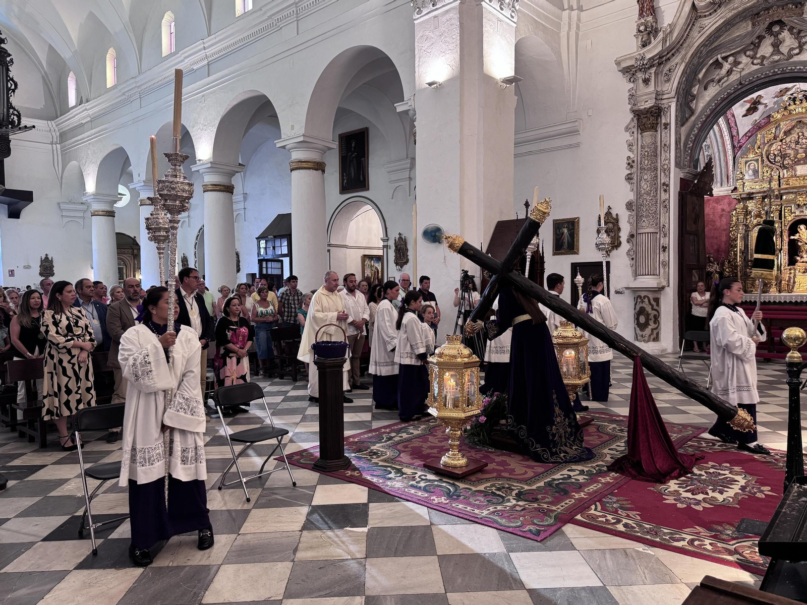 La misa de despedida antes de la restauración del Nazareno.
