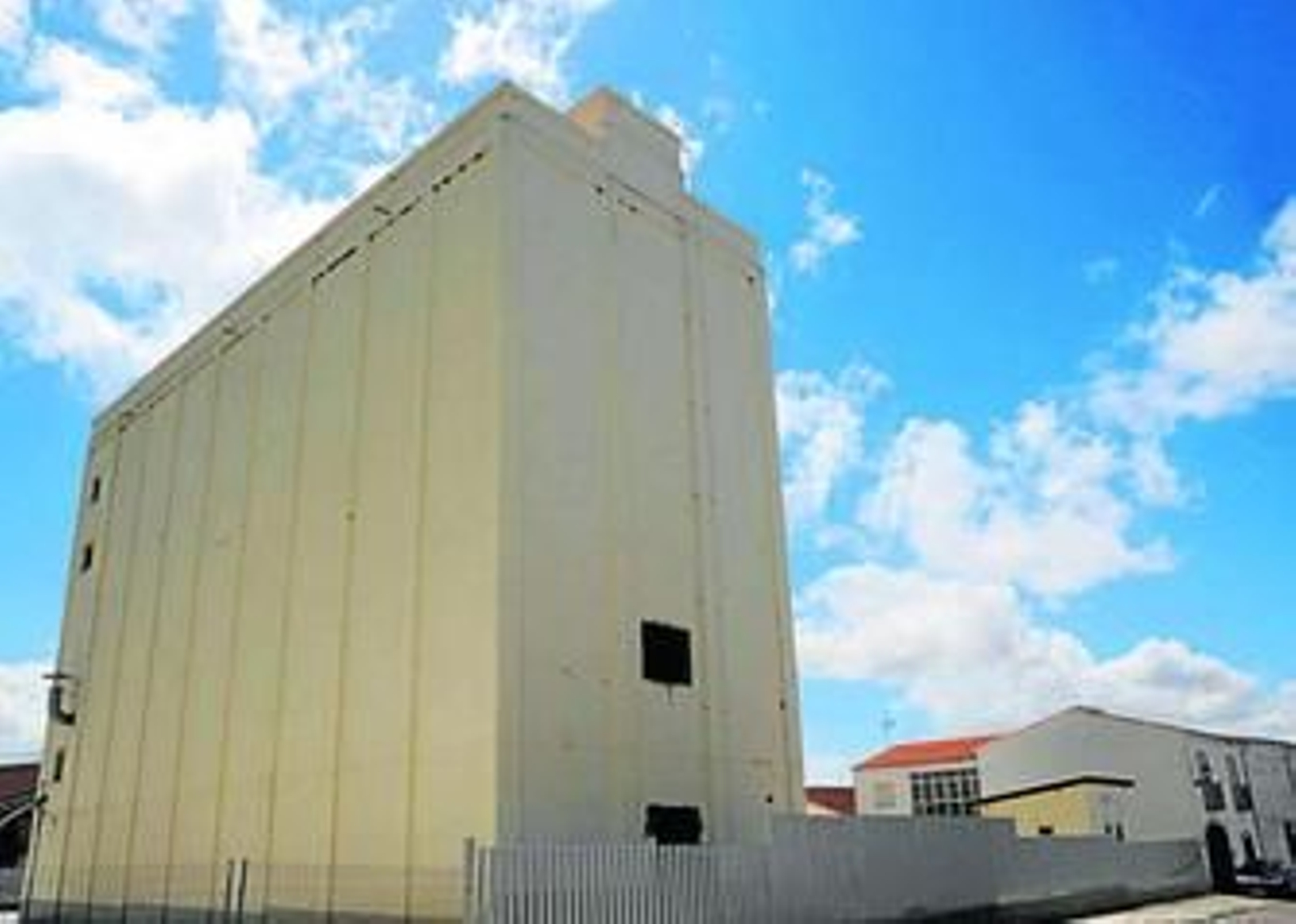 Exterior del Silo de Alcaracejos, donde se está edificando un centro termal Exterior del Silo de Alcaracejos, donde se está edificando un centro termal