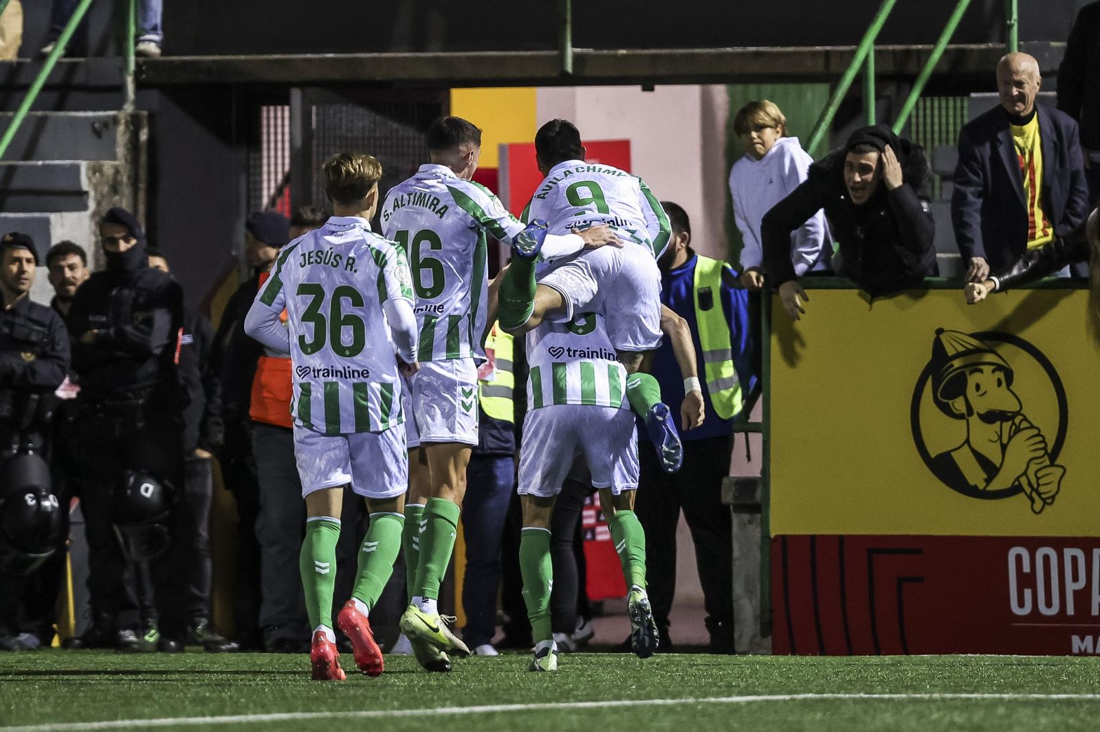 Las fotos del Sant Andreu - Betis de Copa del Rey