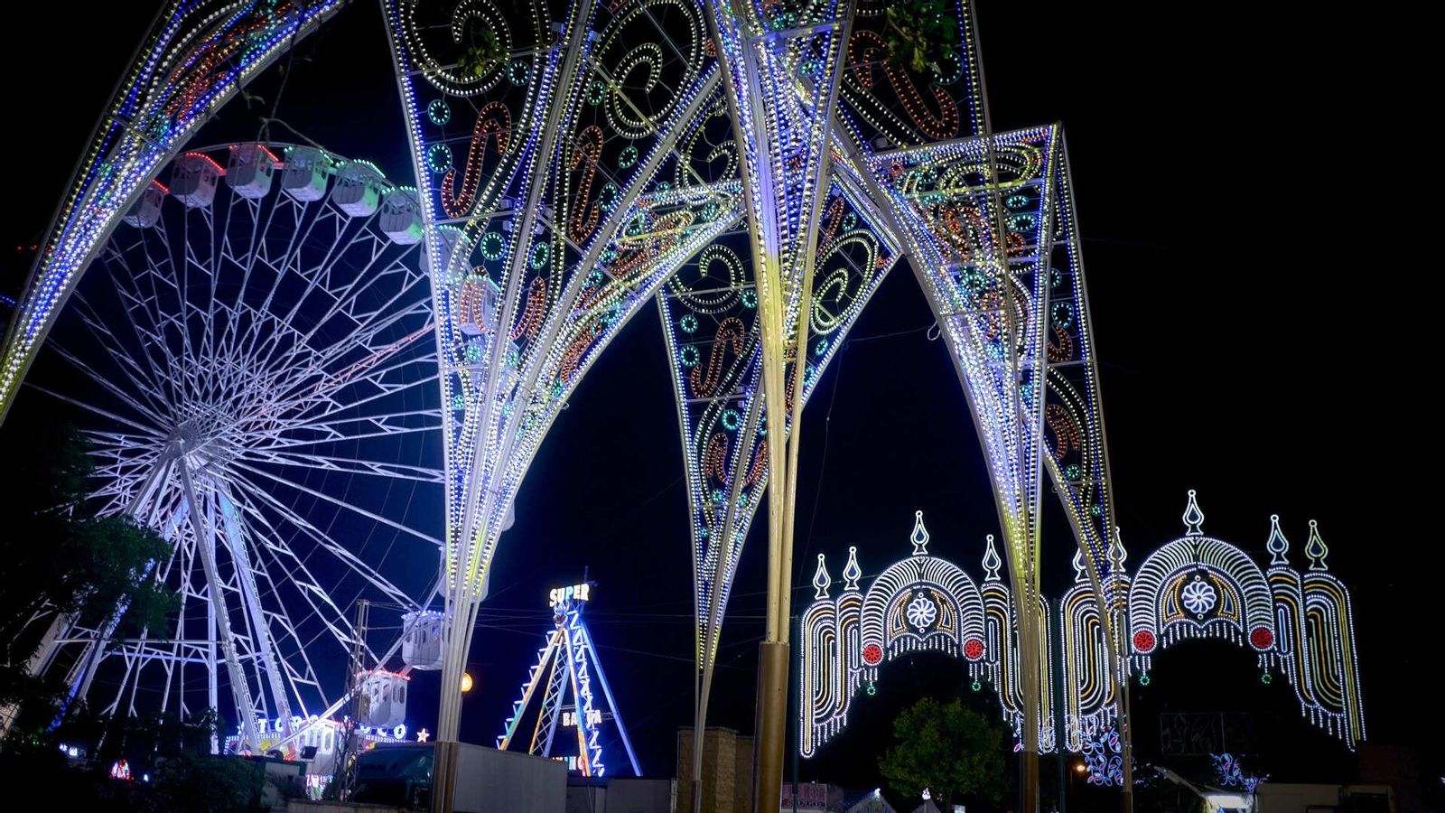 Aspecto del alumbrado de la Feria una vez encendido