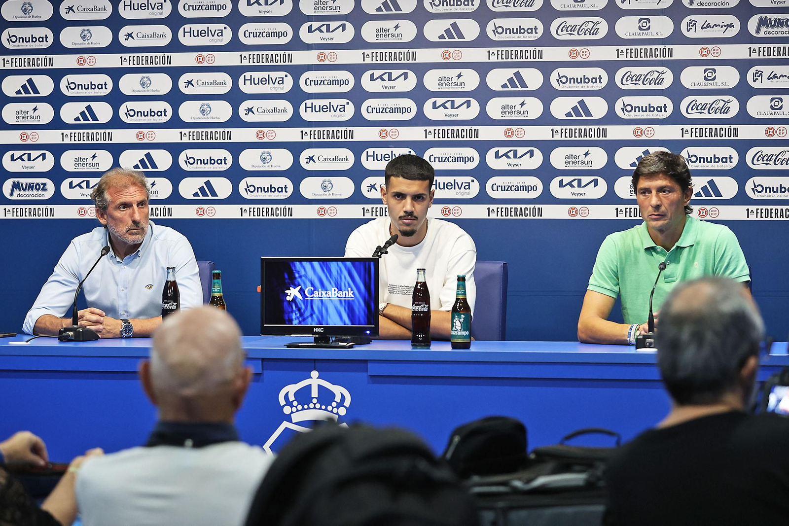 Imágenes de la presentación de Juan Pablo como jugador del Recreativo de Huelva