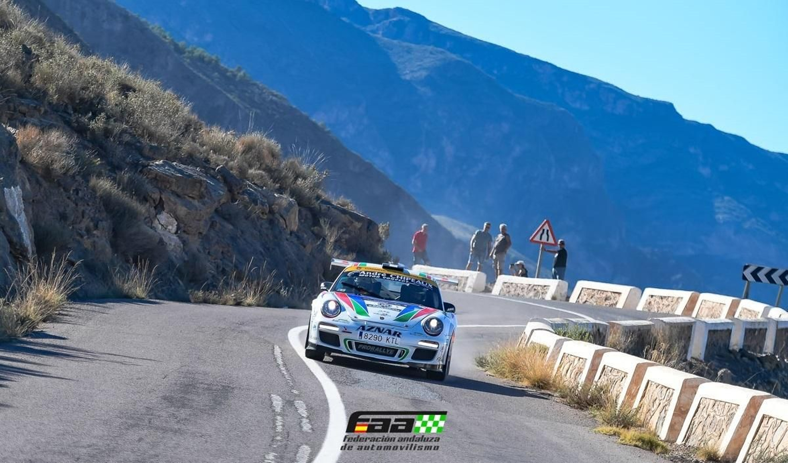 El Porsche de José Antonio Aznar y Osel Román en acción en el último Rallye Costa de Almería