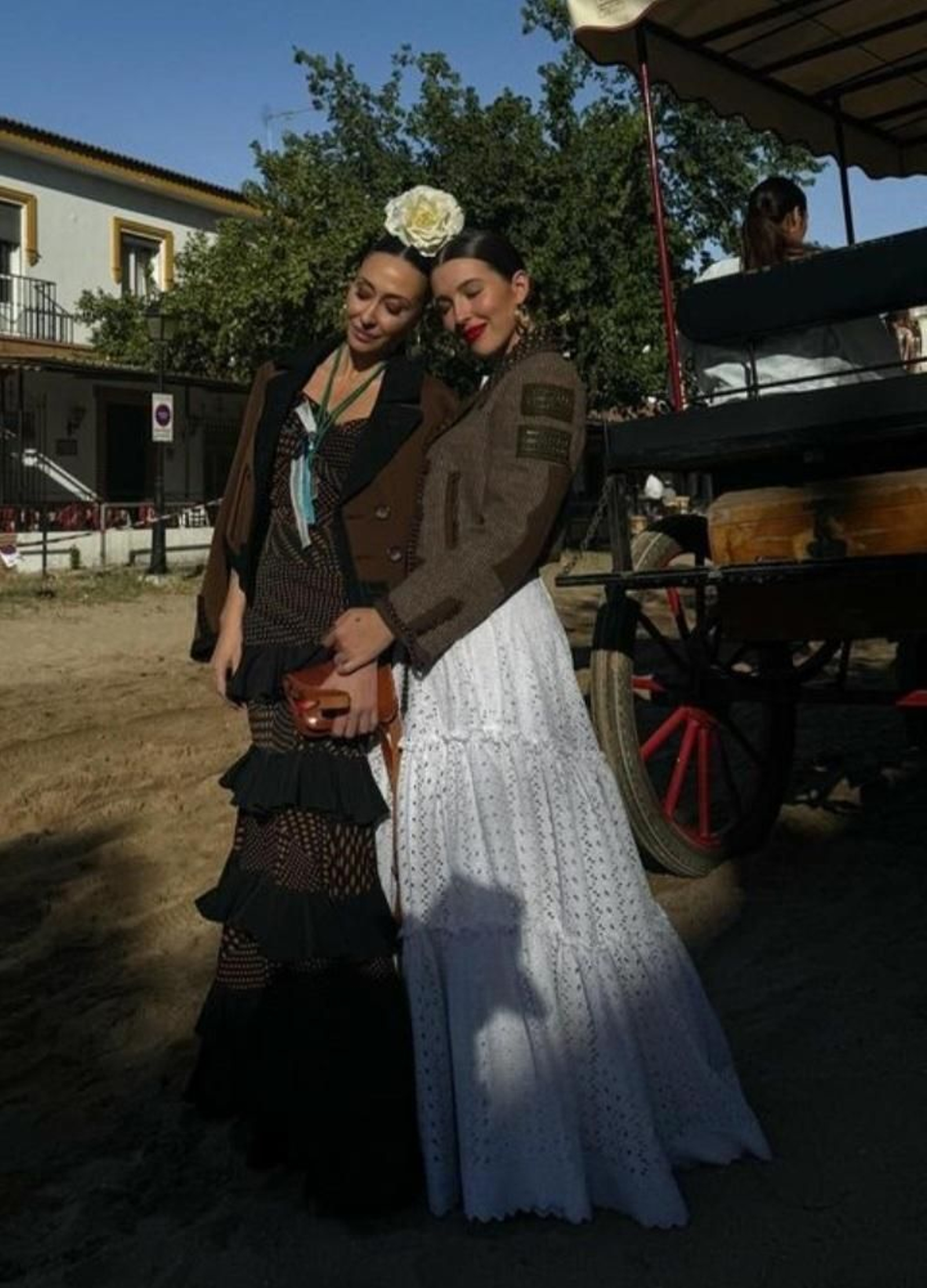 Alba Díaz comparte una foto en la aldea con su abuela Victoria, la madre de Vicky Martín Berrocal