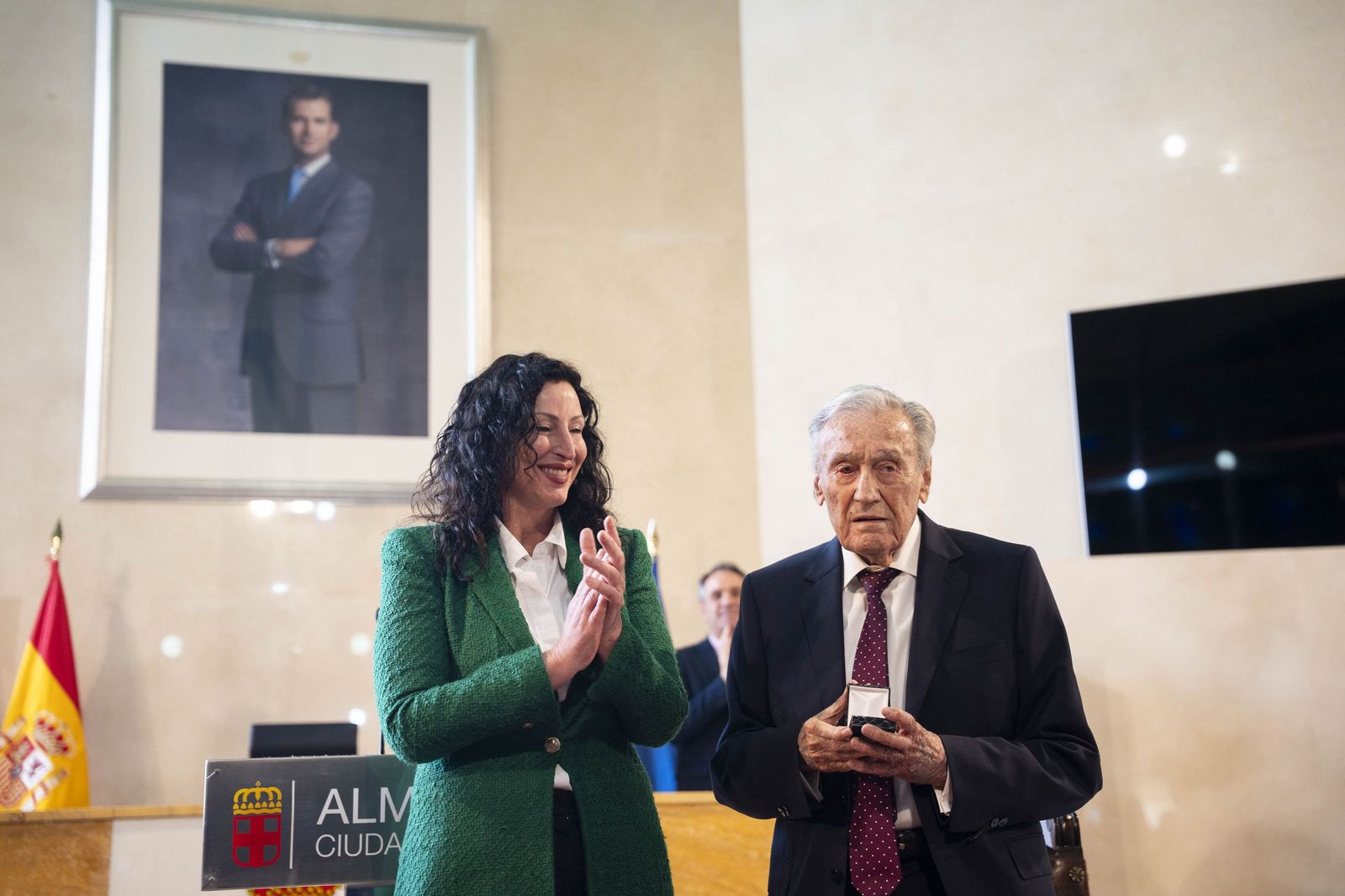 La galería del Escudo de Oro de la Ciudad de Almería a Juan Rigaud