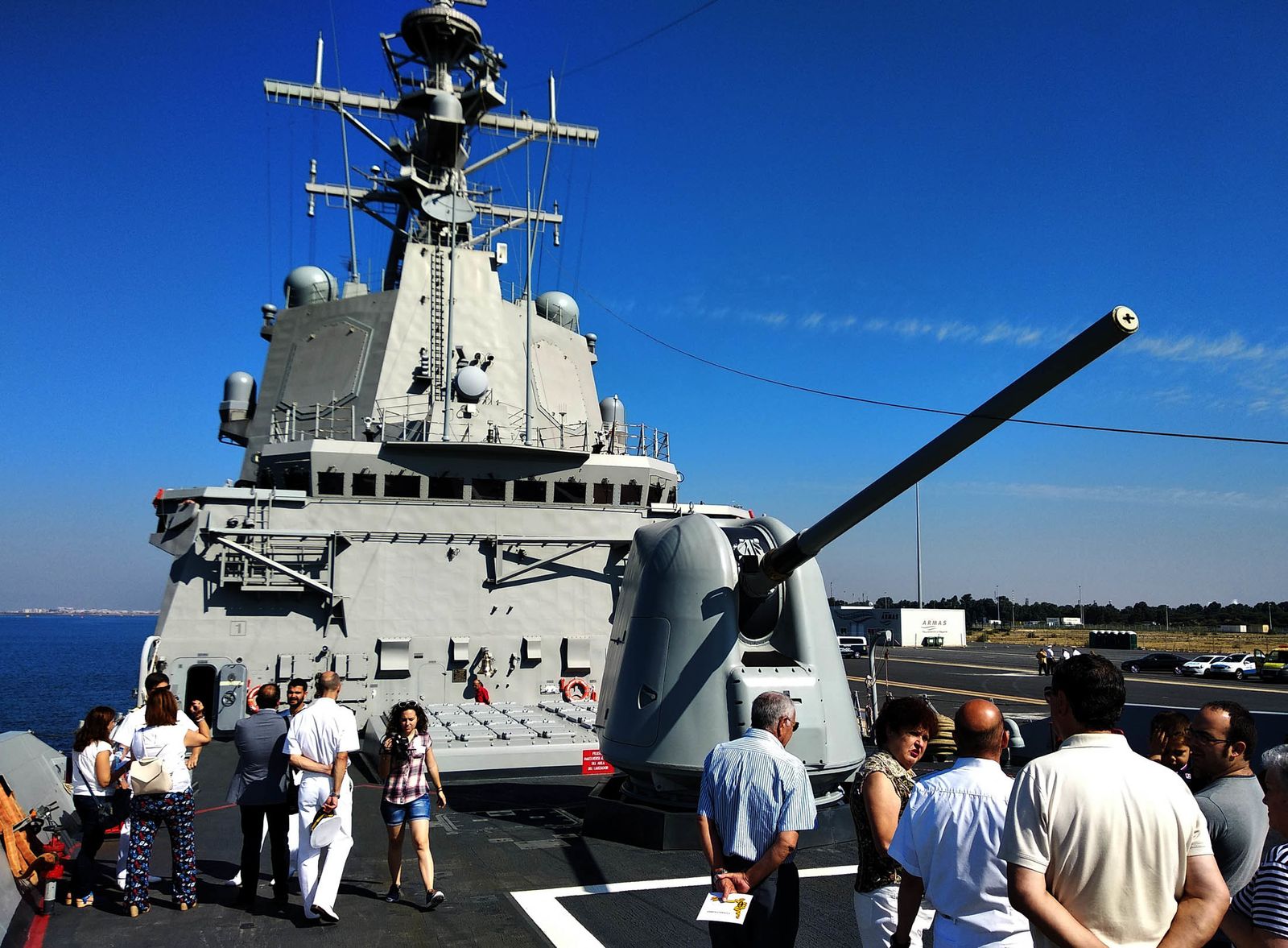 Imágenes de la Fragata Cristóbal Colón F-105