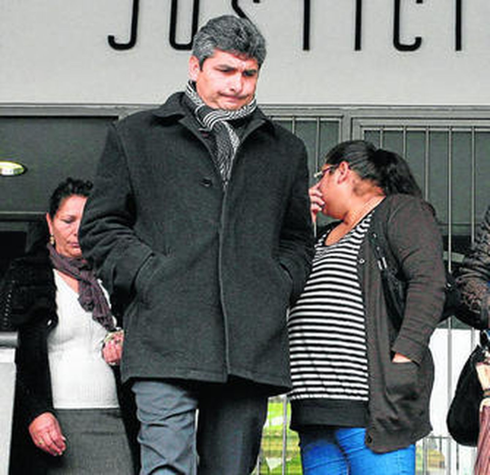 Cortés, a su salida de la Audiencia Provincial.