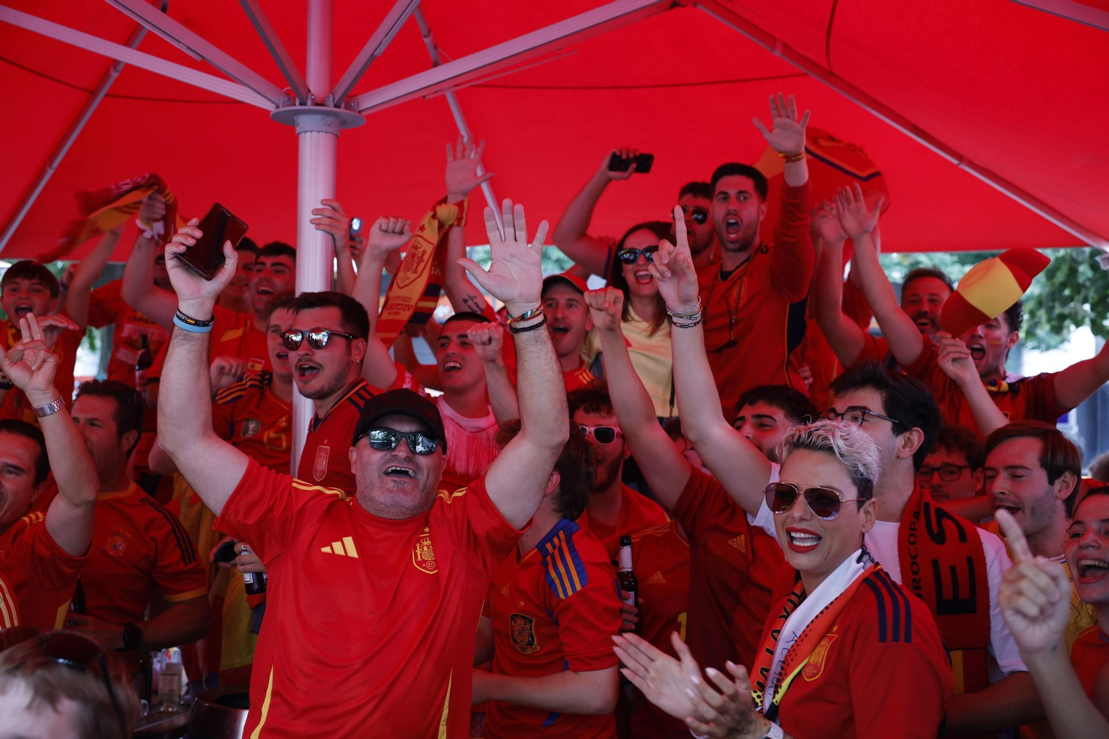 Las fotos de los aficionados de España e Inglaterra antes de la final
