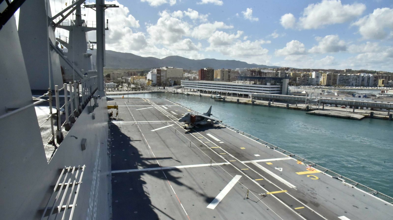 Portaviones Juan Carlos I en Algeciras