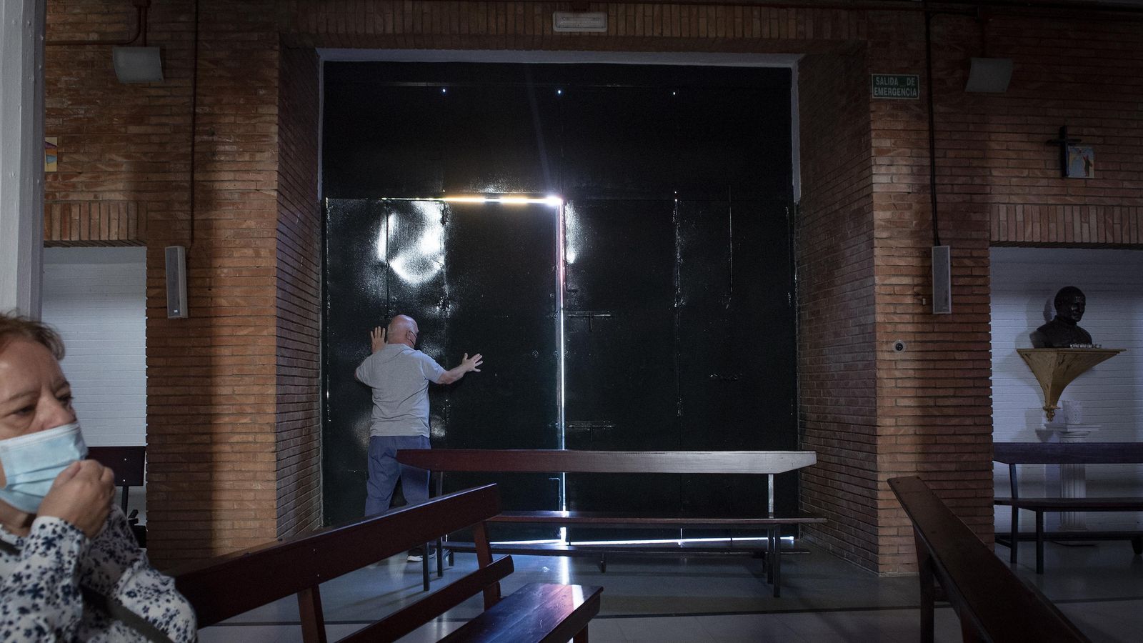 La puerta por la que el Señor accederá a la parroquia de la Blanca Paloma.