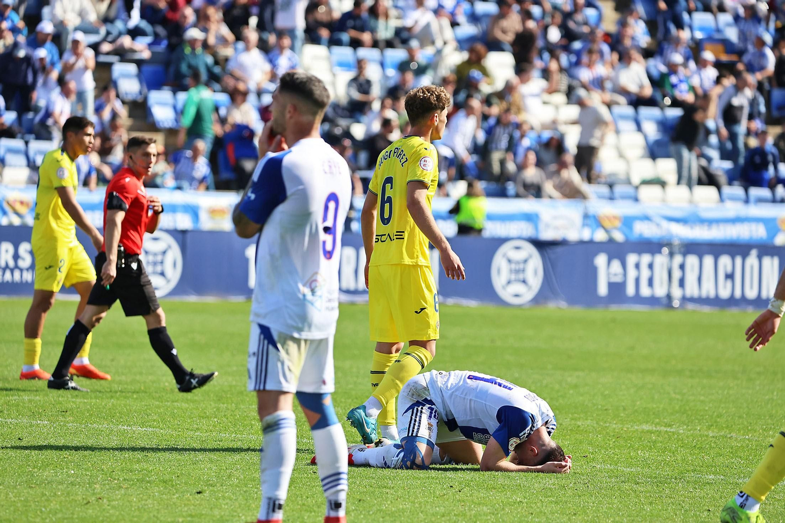 Caye Quintana se lamentan durante el partido con el Villarreal B.