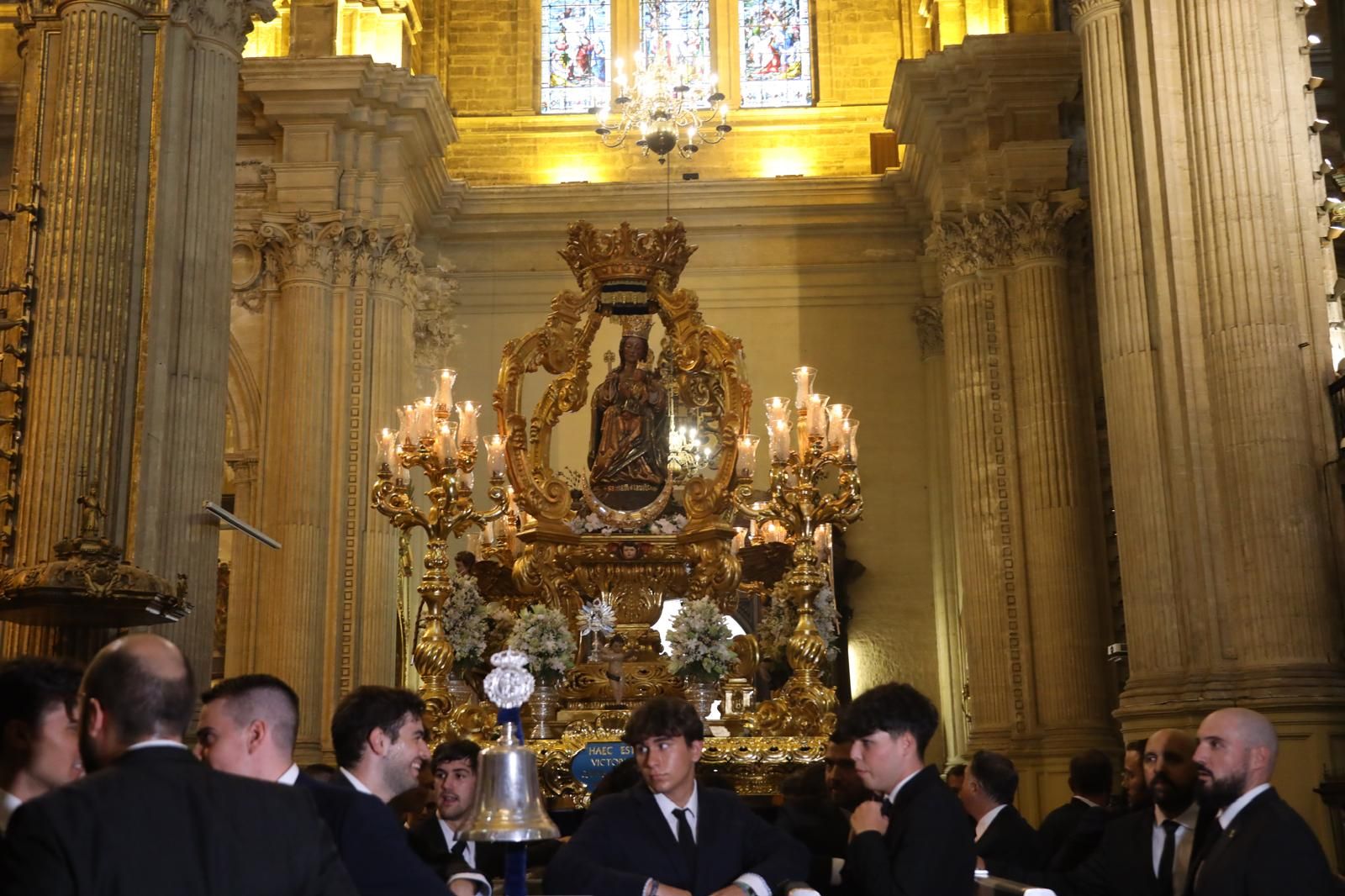 La procesión de la Virgen de la Victoria de Málaga, en imágenes