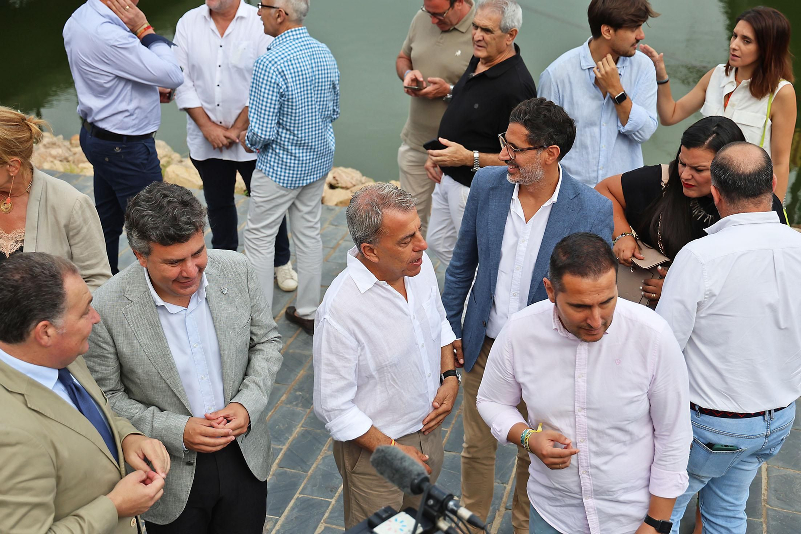 Imágenes de la firma con alcaldes de 34 municipios los convenios del programa 'Tu Diputación Invierte'