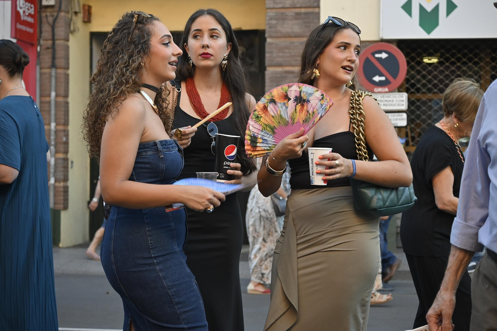 Imágenes de ambiente en el tercer día de toros en Huelva