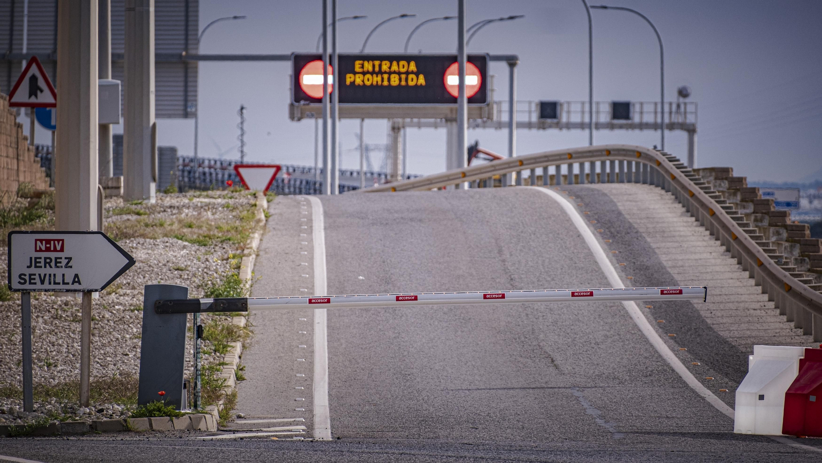 Primera mañana con el Puente Carranza cortado por obras