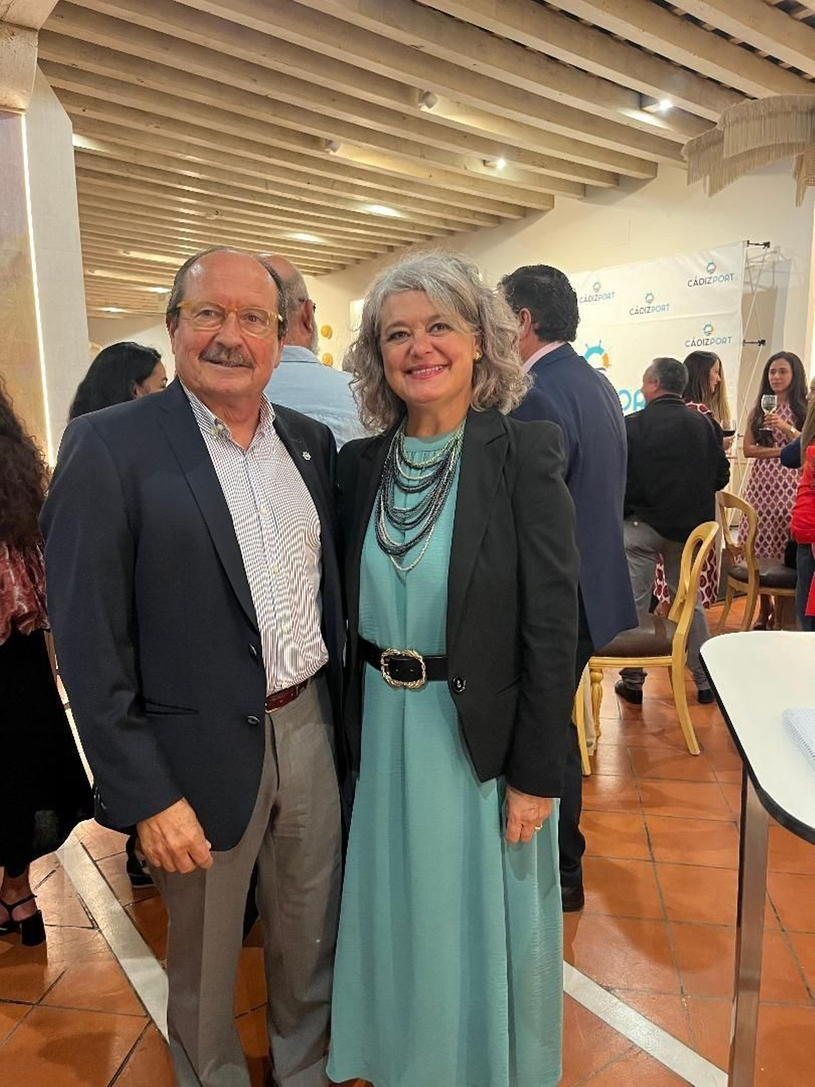 Pedro de Frutos con Blanca Flores tras finalizar el acto.