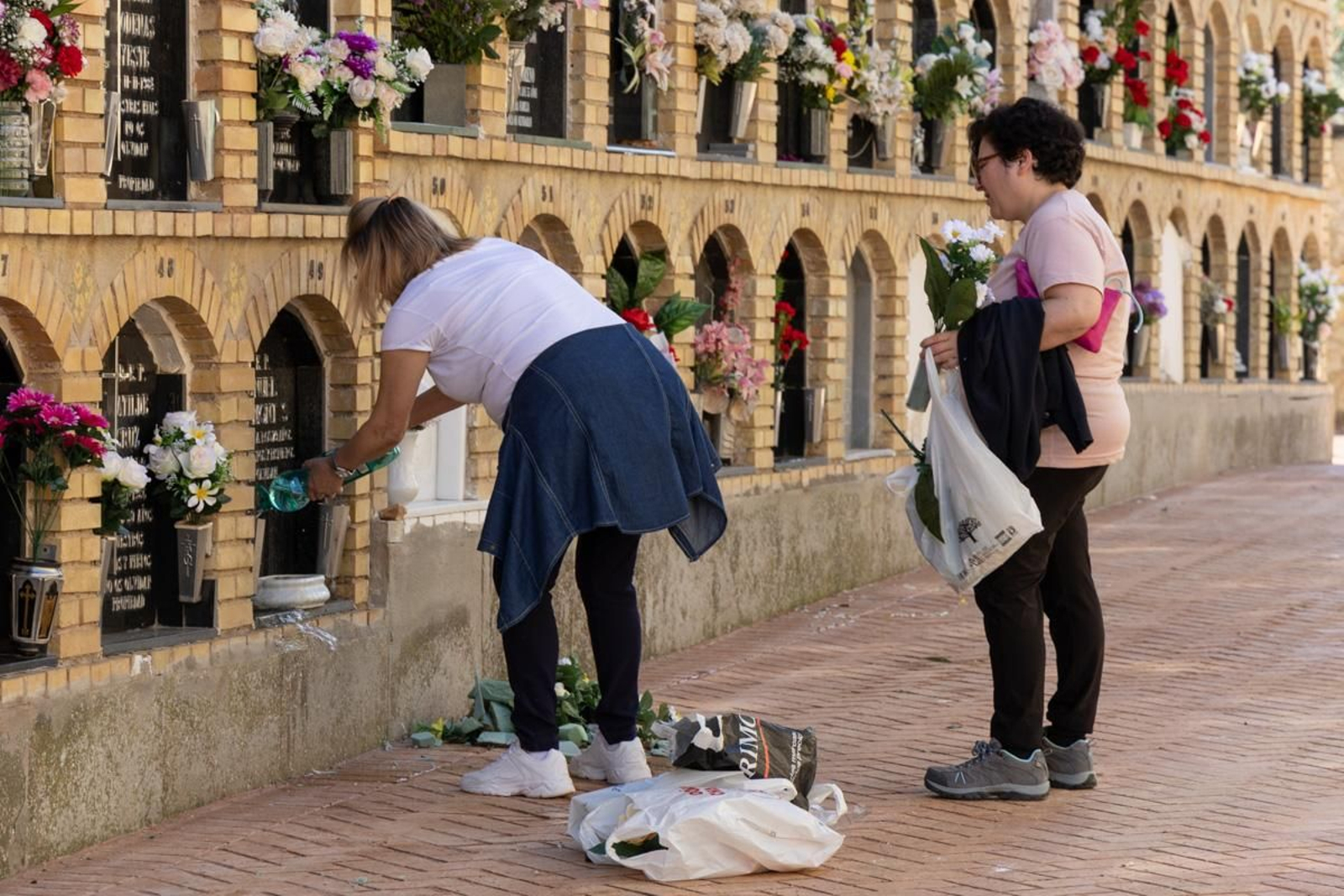 Día de Los Santos en el cementerio de San Fernando y San Eufrasio de Jaén, en imágenes