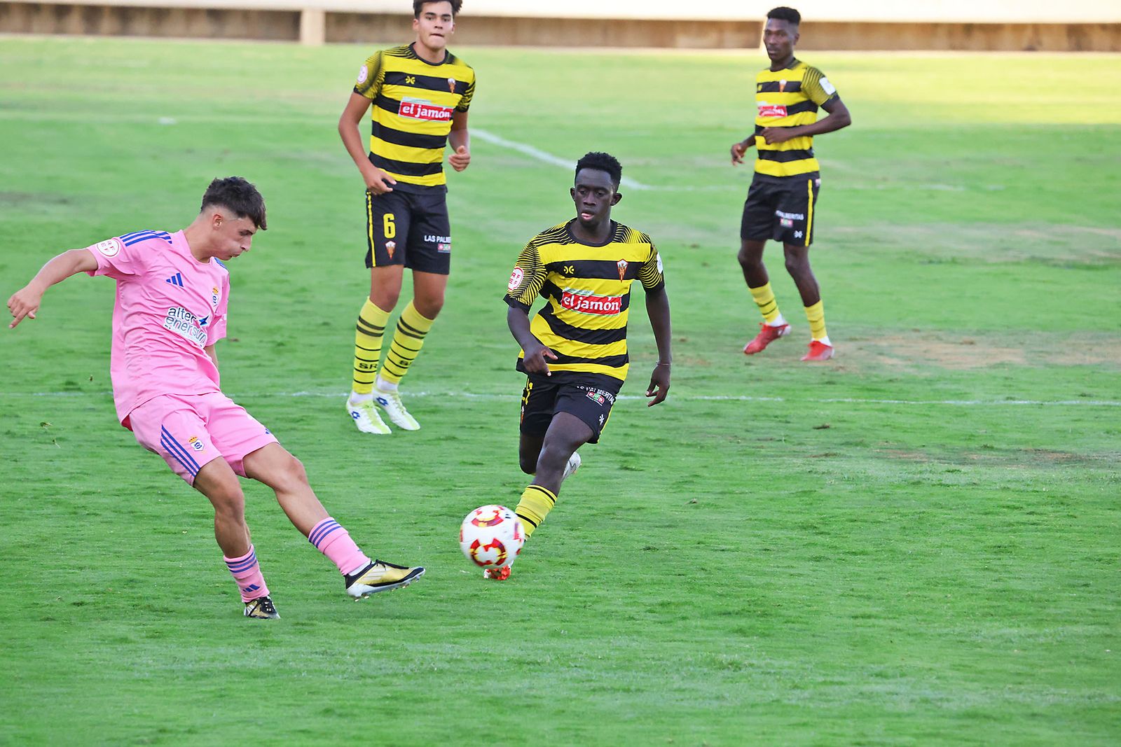 Imágenes del Trofeo de la Bella entre el San Roque de Lepe y el Recreativo de Huelva