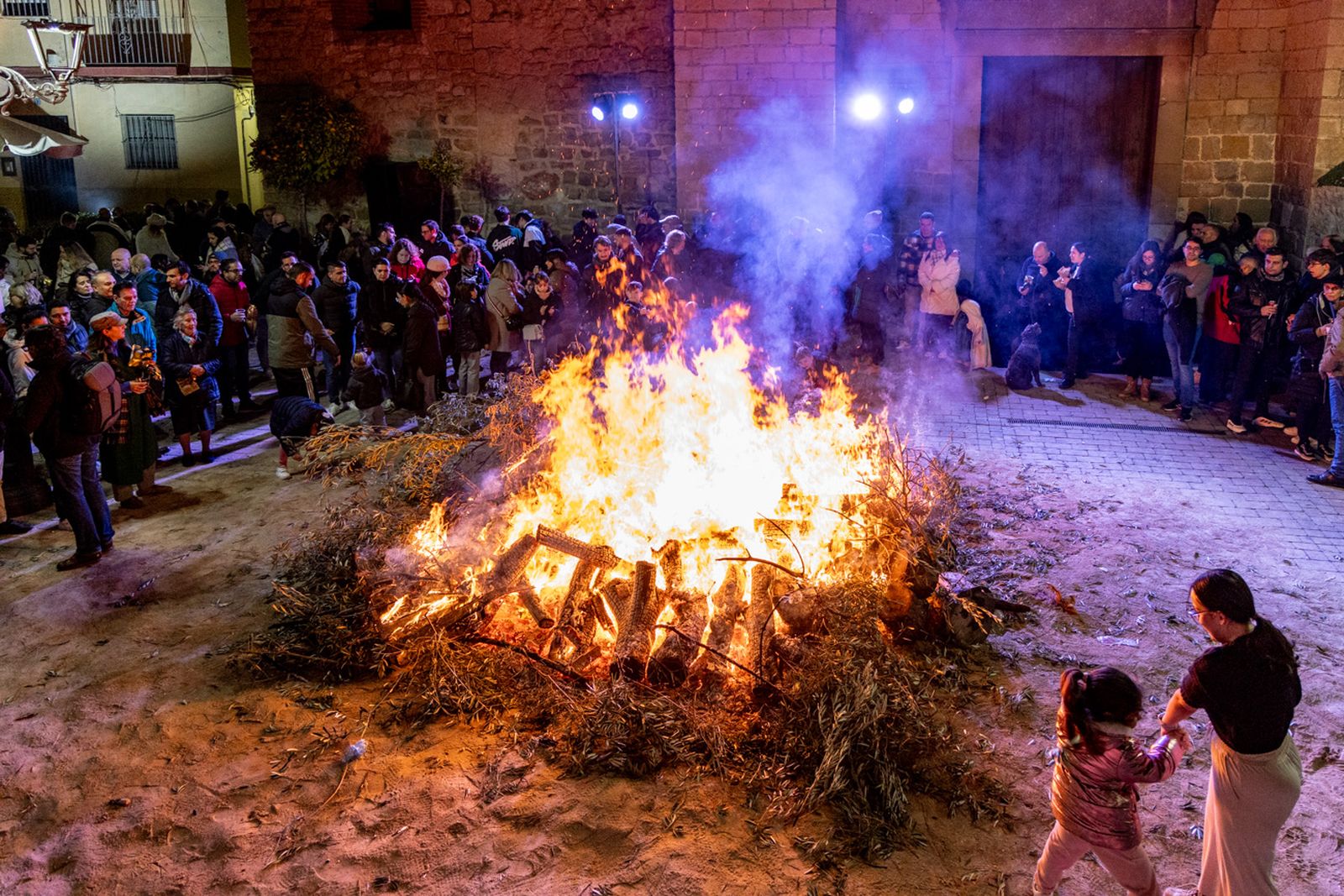 Encendido en Jaén de la lumbre oficial de San Antón 2026 y bendición de los animales