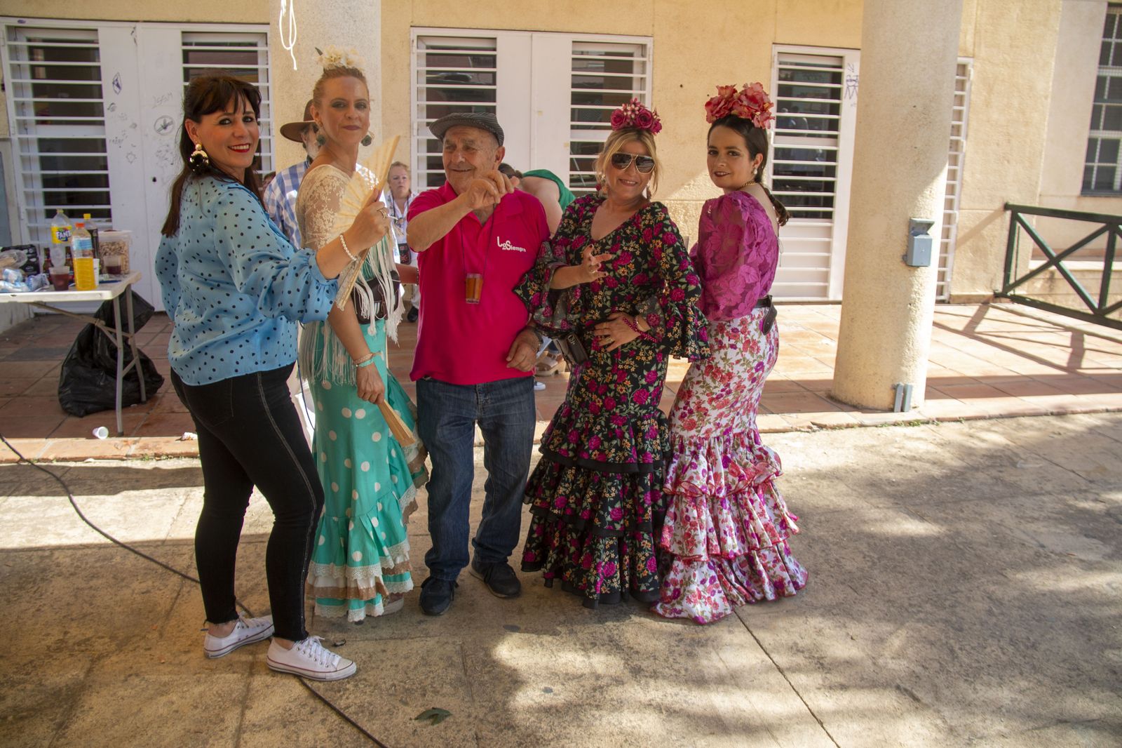 La Costa de Granada celebra y baila al ritmo de las Cruces