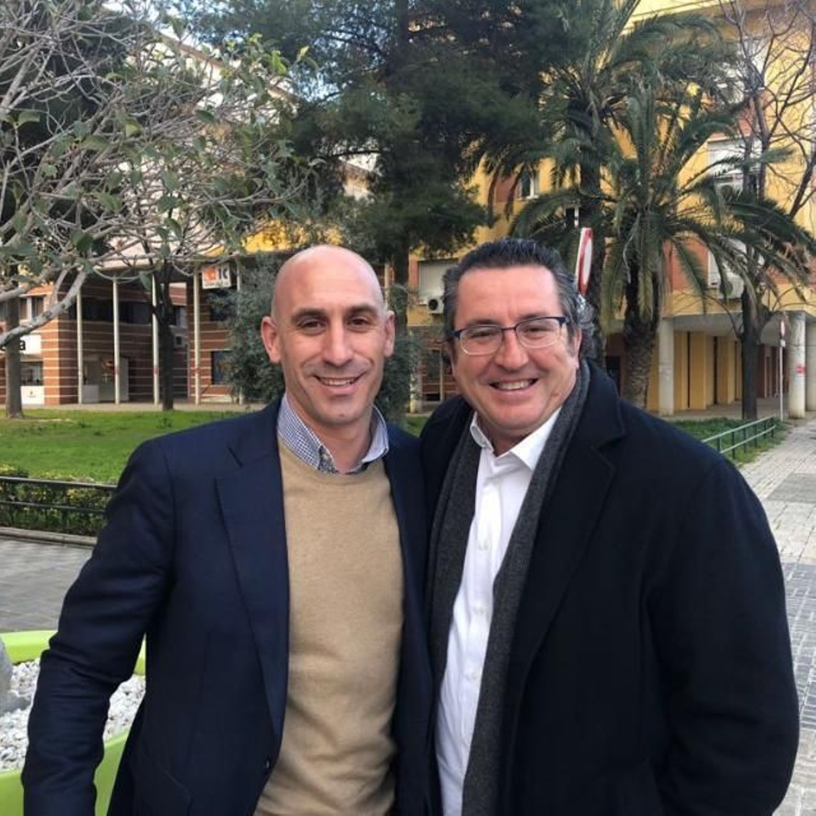 Antonio Muñoz 'Canito' (d), con Luis Rubiales, presidente de la RFEF.