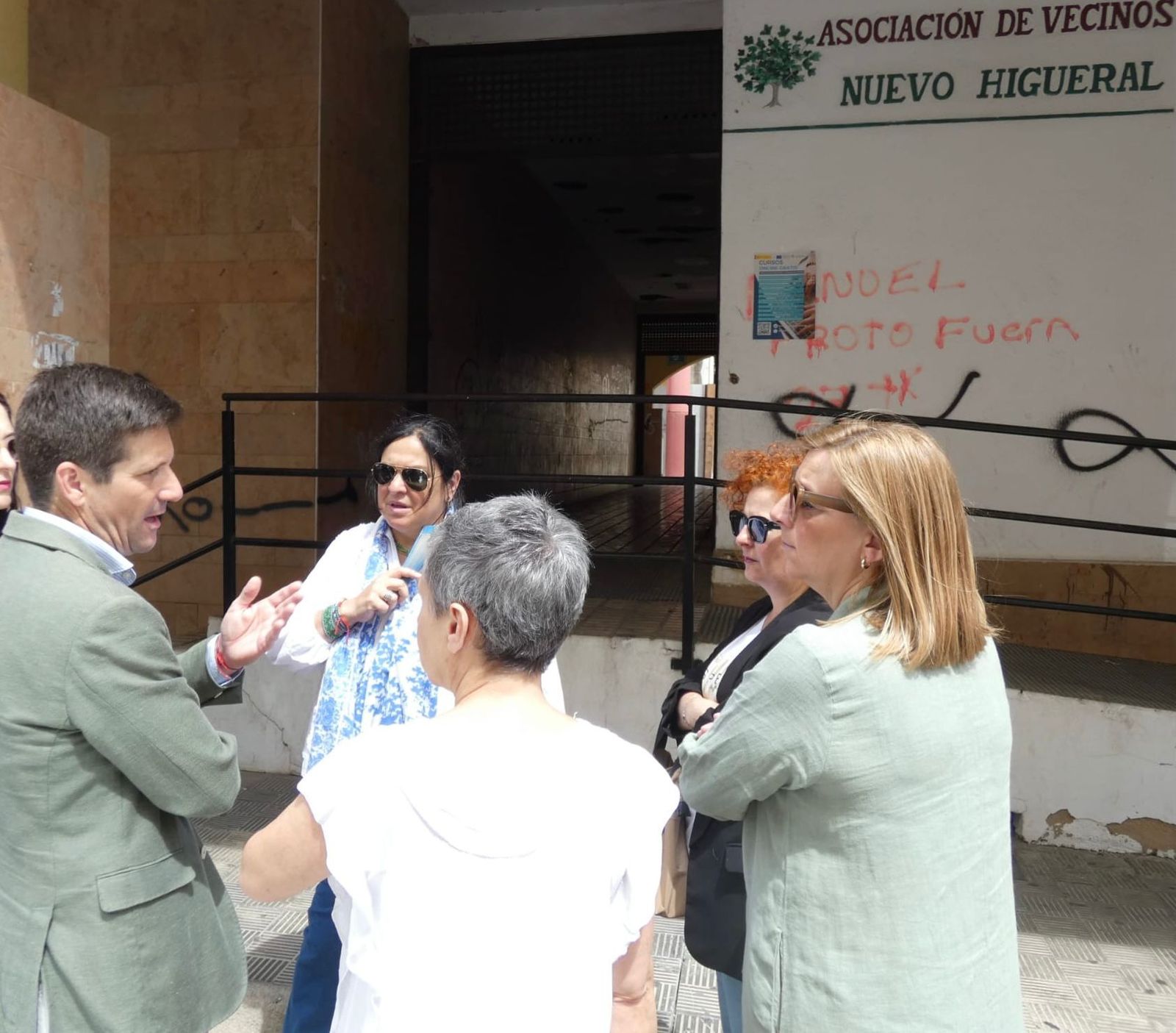Guillermo García de Longoria visita el Nuevo Higueral.