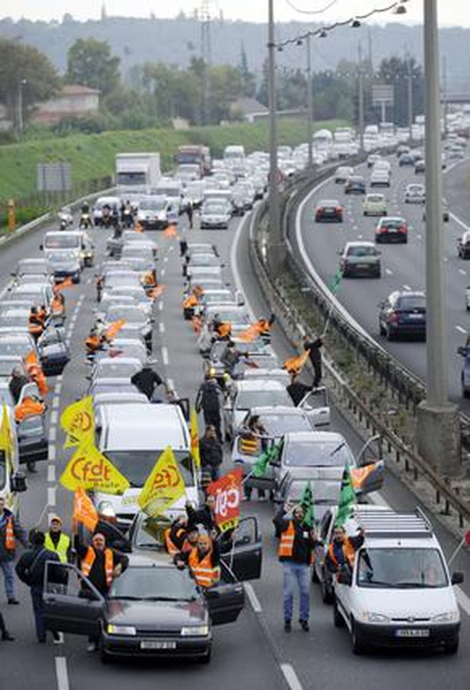 Los franceses se echan a la calle para que Sarkozy no eleve la edad de jubilación.

Foto: AFP