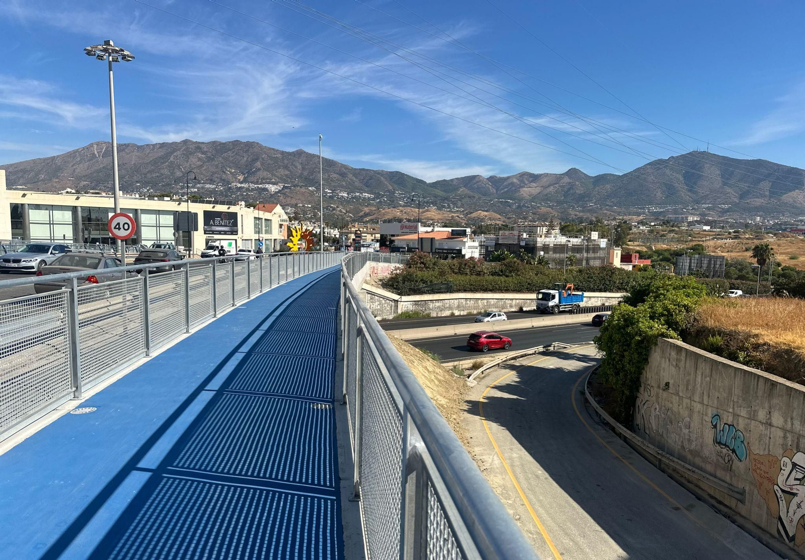 Una de las nuevas pasarelas instaladas. Una de las nuevas pasarelas instaladas.