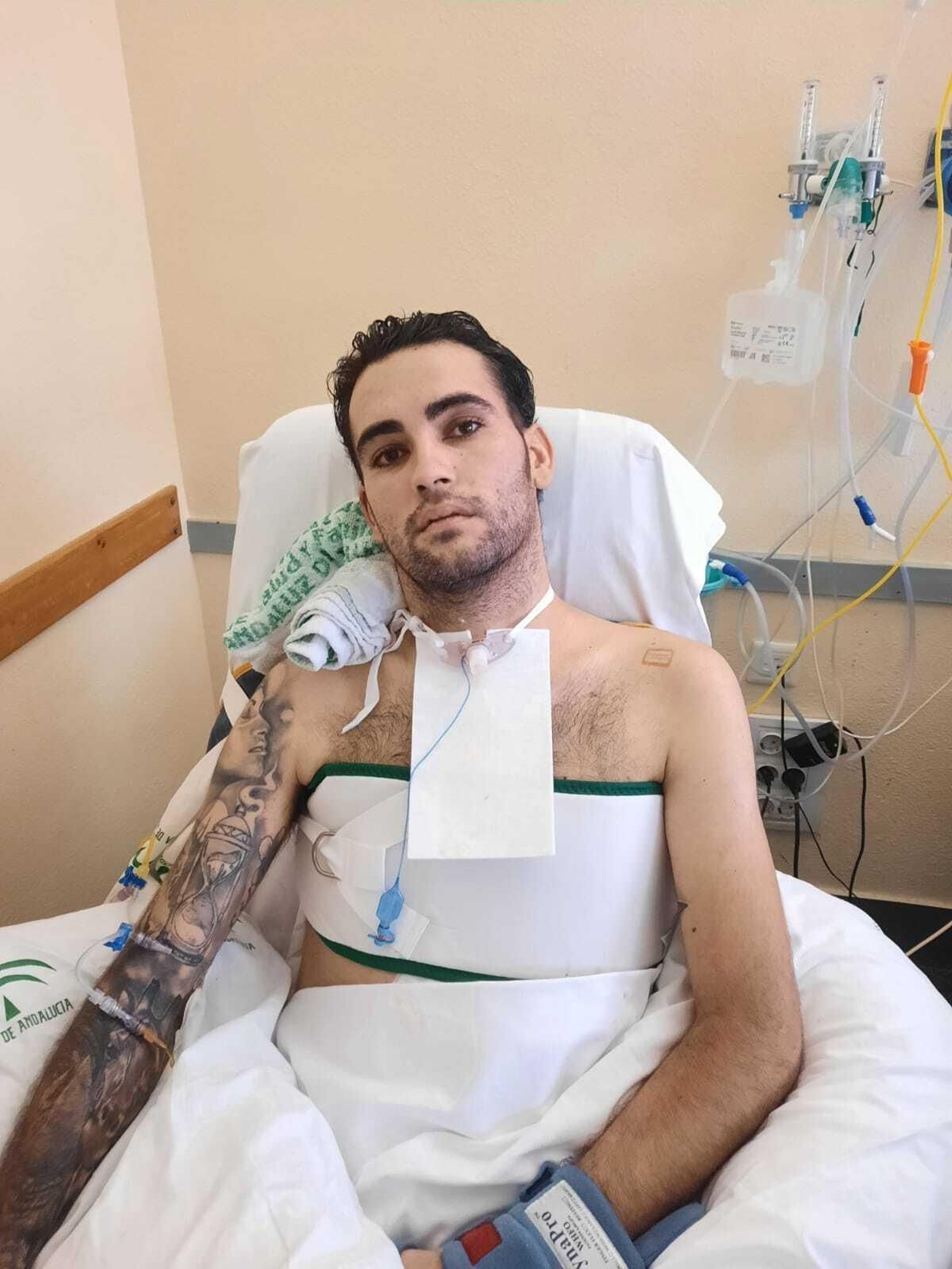 Josué Vázquez, ingresado en el hospital Juan Ramón Jiménez.