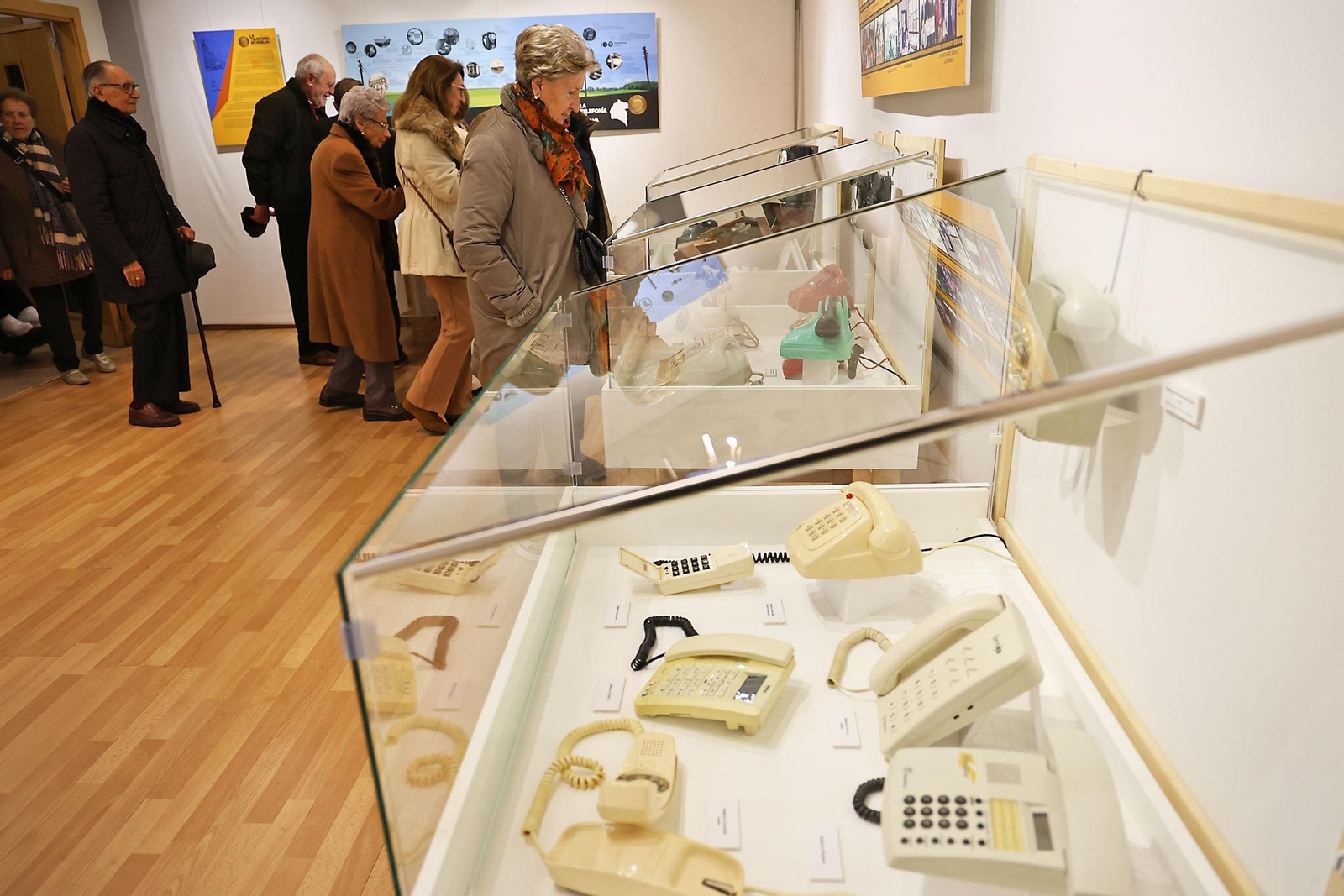 Imágenes de la inauguración de la exposición 'La Telefonía en Huelva'