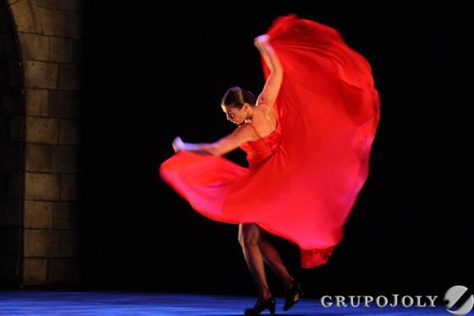 La bailaora cosechó un rotundo éxito con su espectáculo 'La Pepa', inspirado en la Constitución de 1812.

Foto: Paco Guerrero